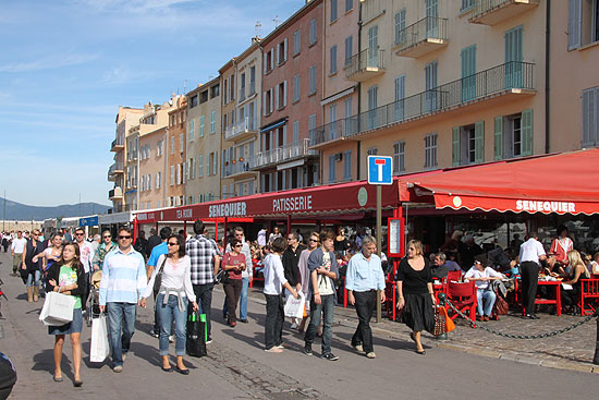 das berühmte Lokal Séquentier im Hafen von Saint Tropez (©Foto: Martin Schmitz)